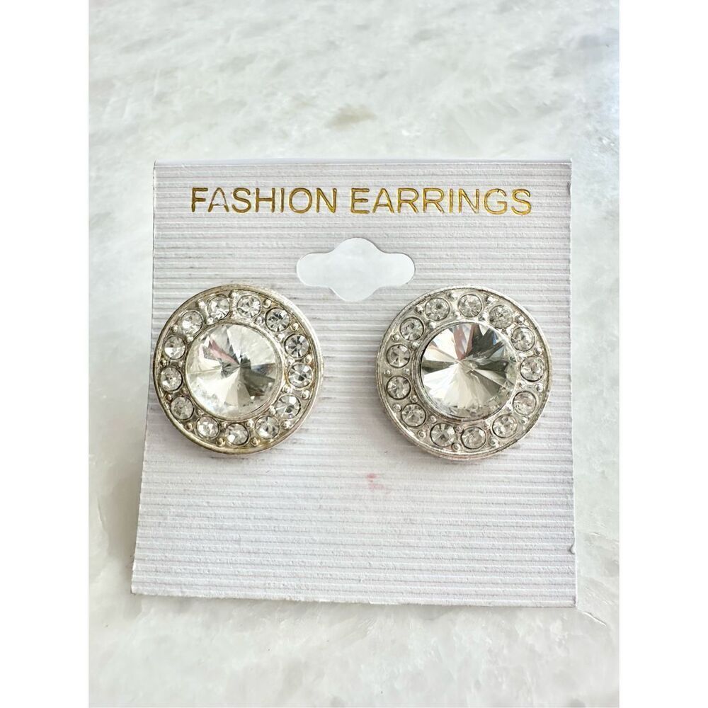 Sparkly round cut rhinestone earrings ￼